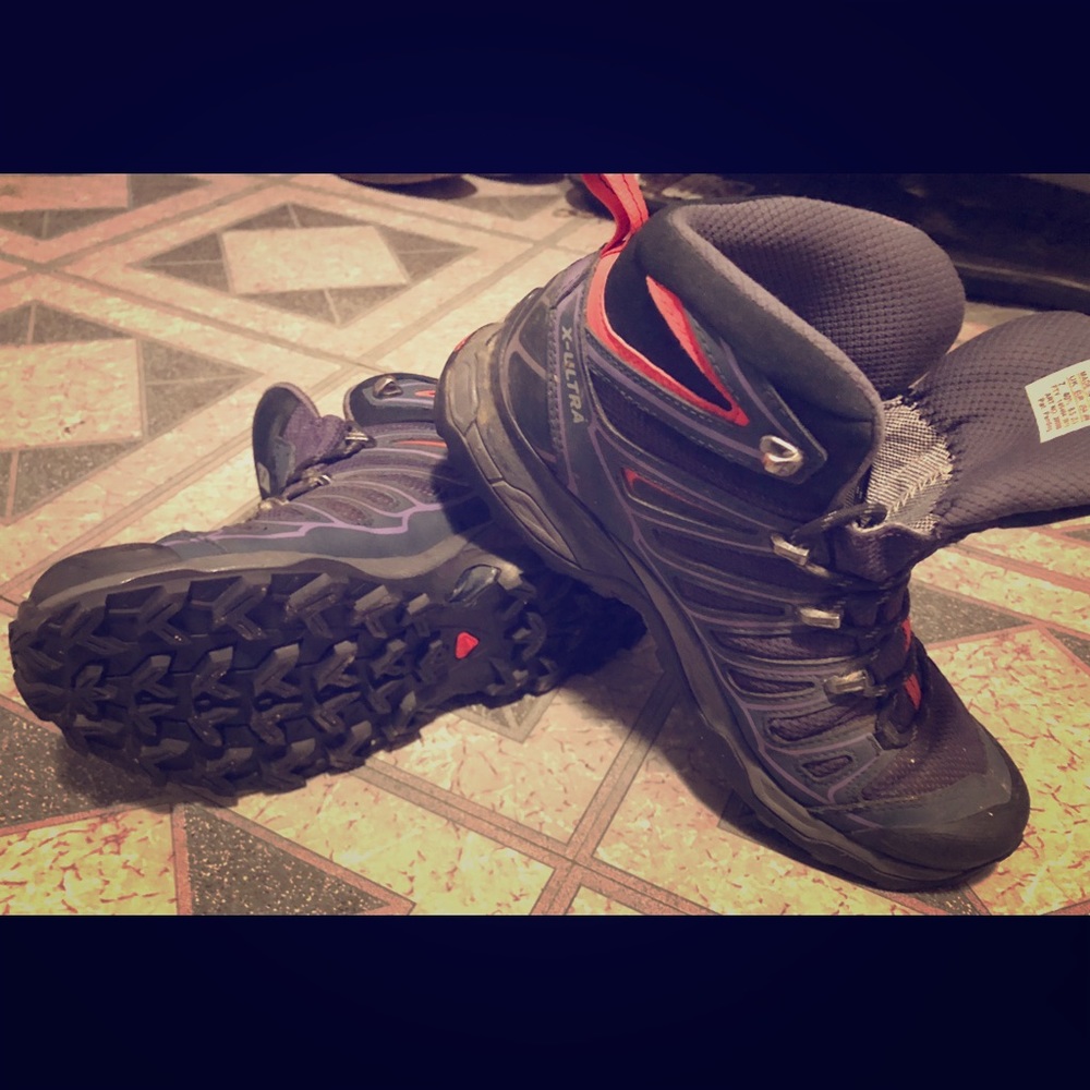 🎉Today ONLY🎉Salomon gortex hiking boots